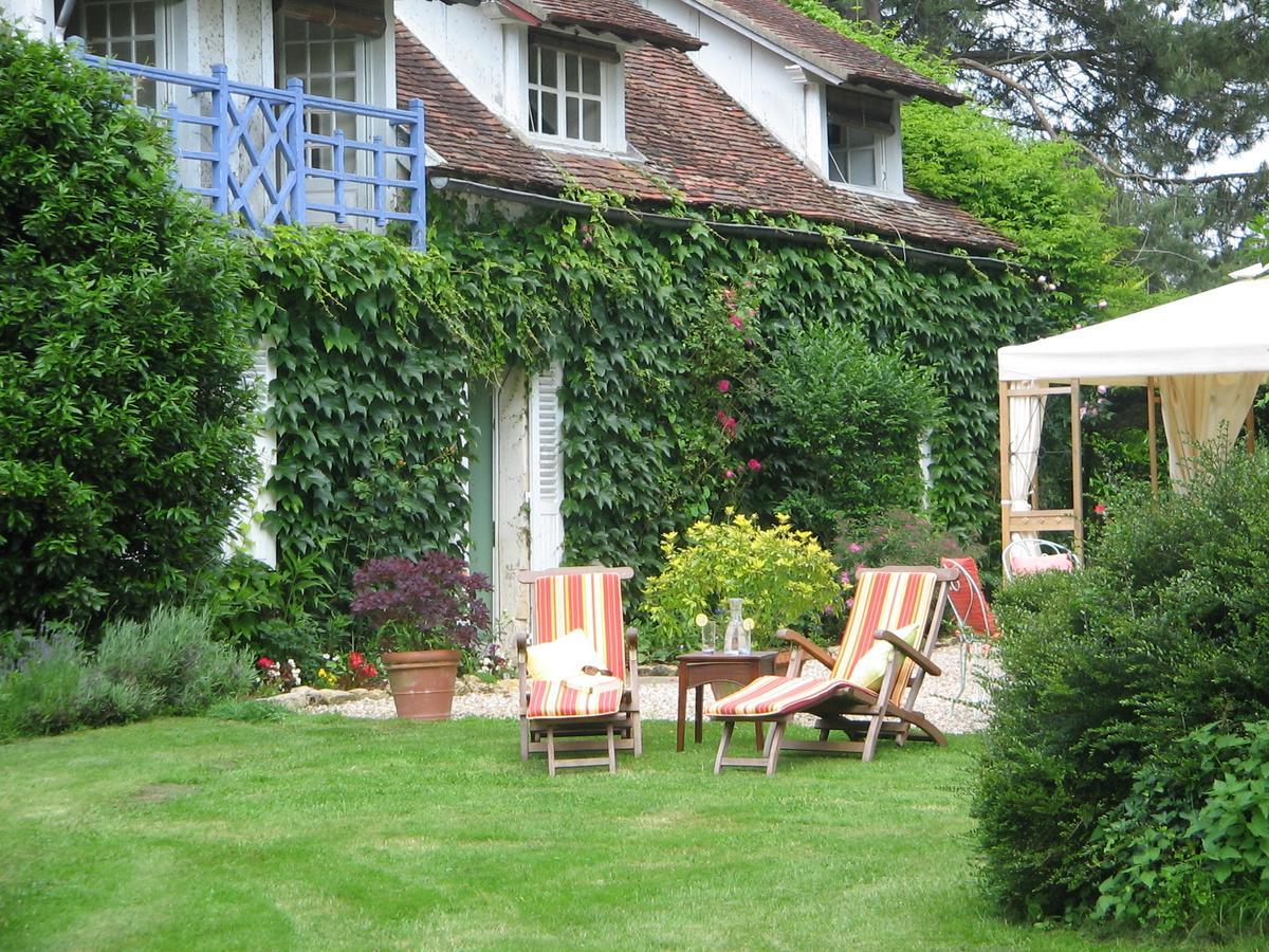 Le Canard Au Parapluie Rouge Acomodação com café da manhã Célon Exterior foto